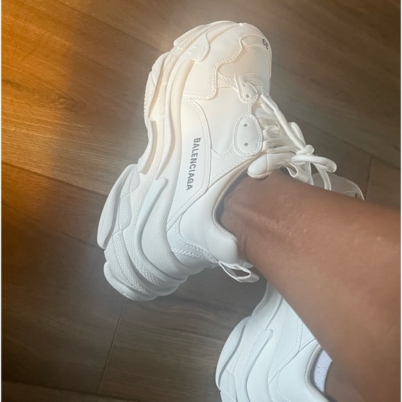 Womens Balenciaga Sneakers. - Picture 9 of 9